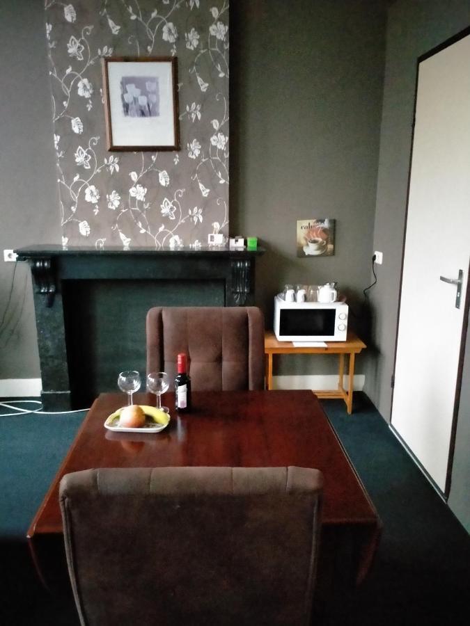 Op De Burg Bed & Breakfast Venlo Bagian luar foto