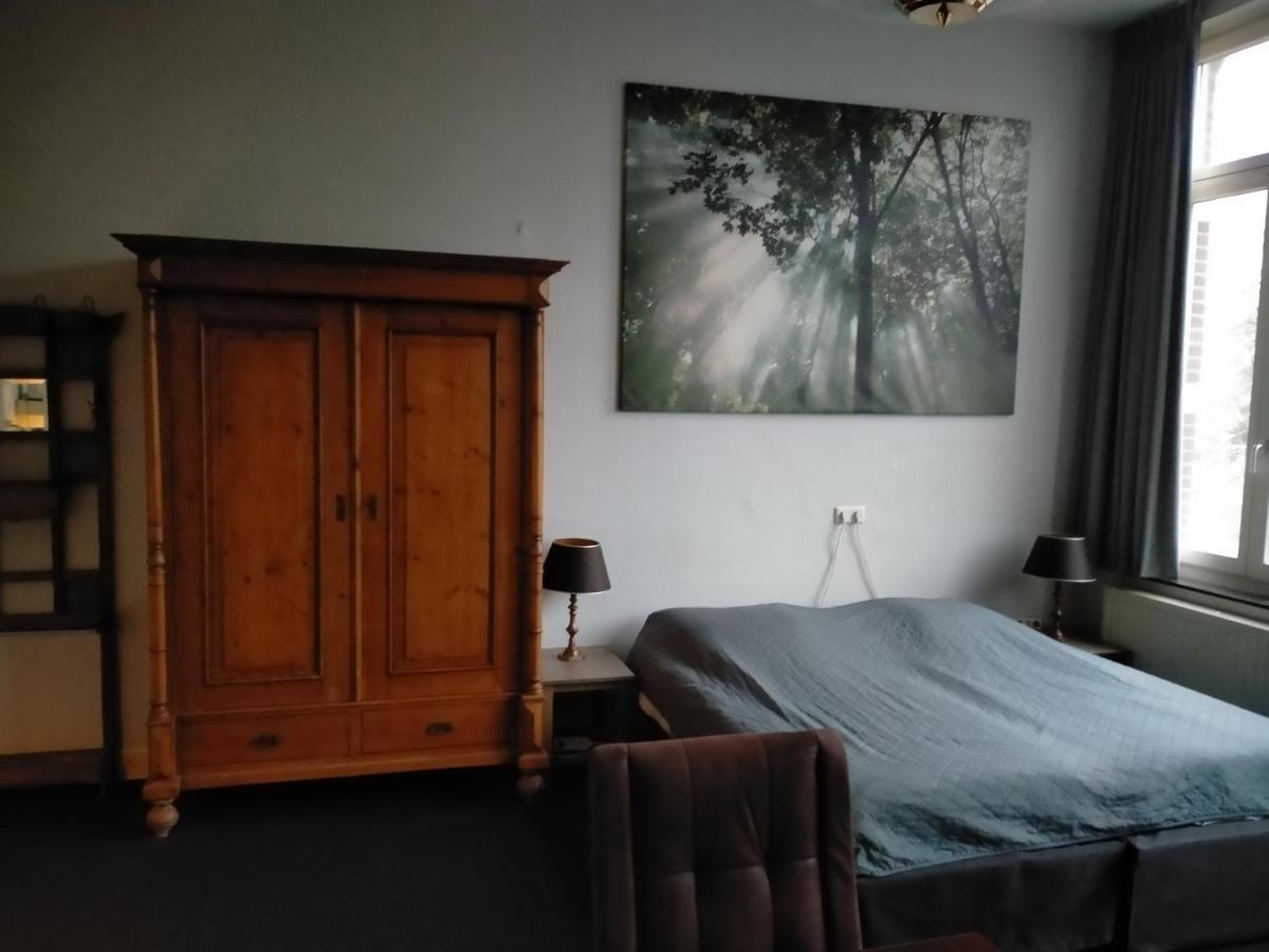 Op De Burg Bed & Breakfast Venlo Bagian luar foto