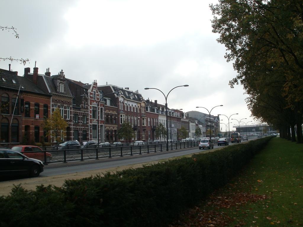 Op De Burg Bed & Breakfast Venlo Bagian luar foto