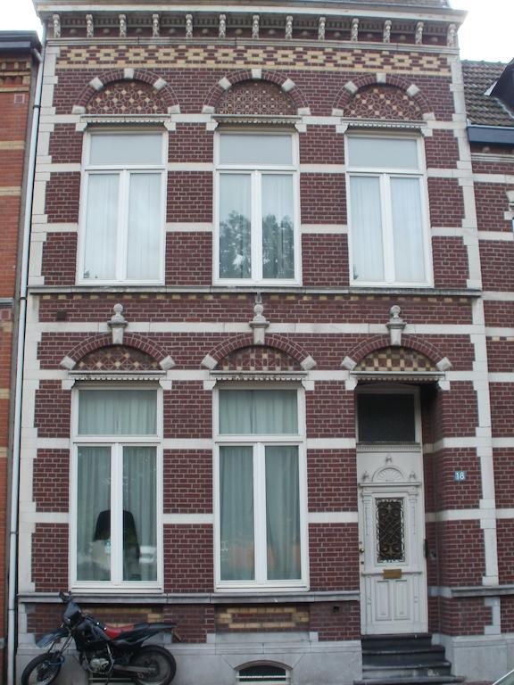 Op De Burg Bed & Breakfast Venlo Bagian luar foto