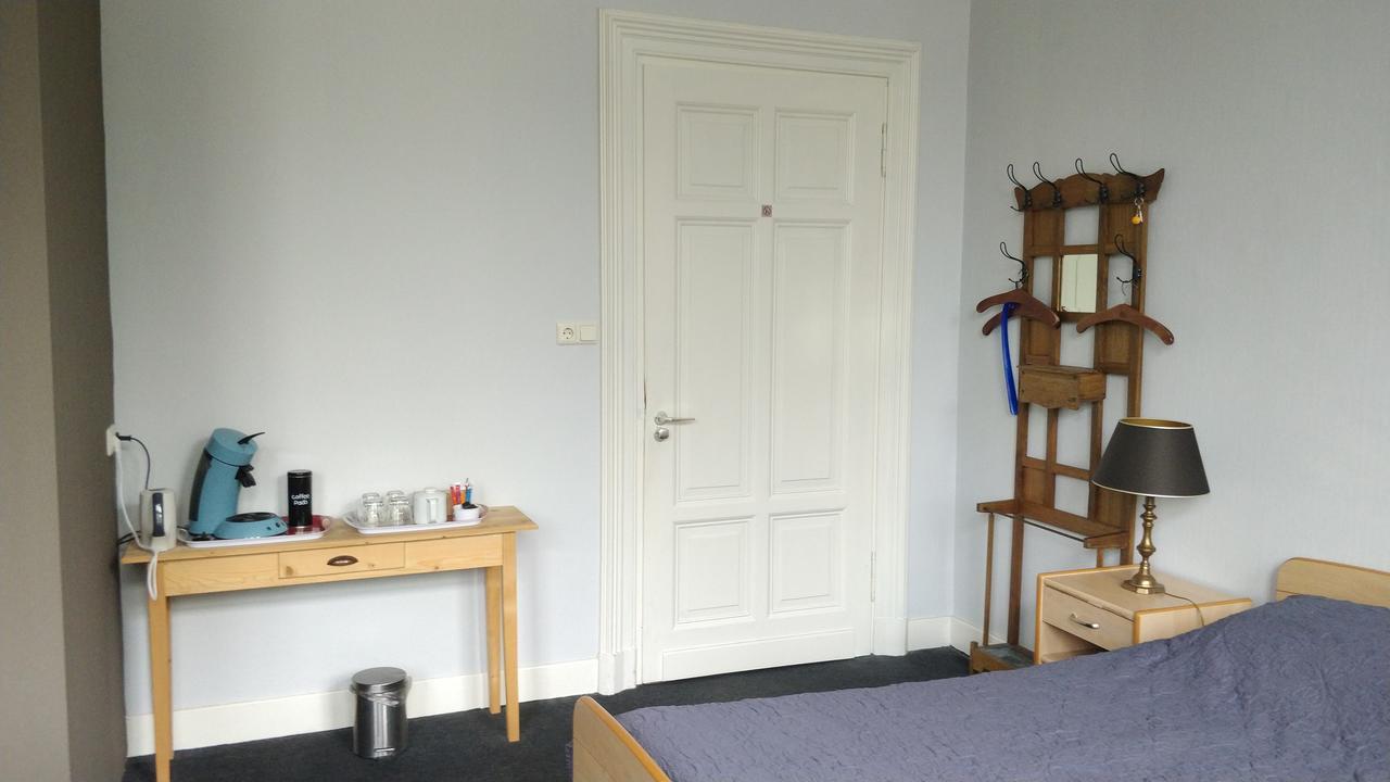 Op De Burg Bed & Breakfast Venlo Bagian luar foto