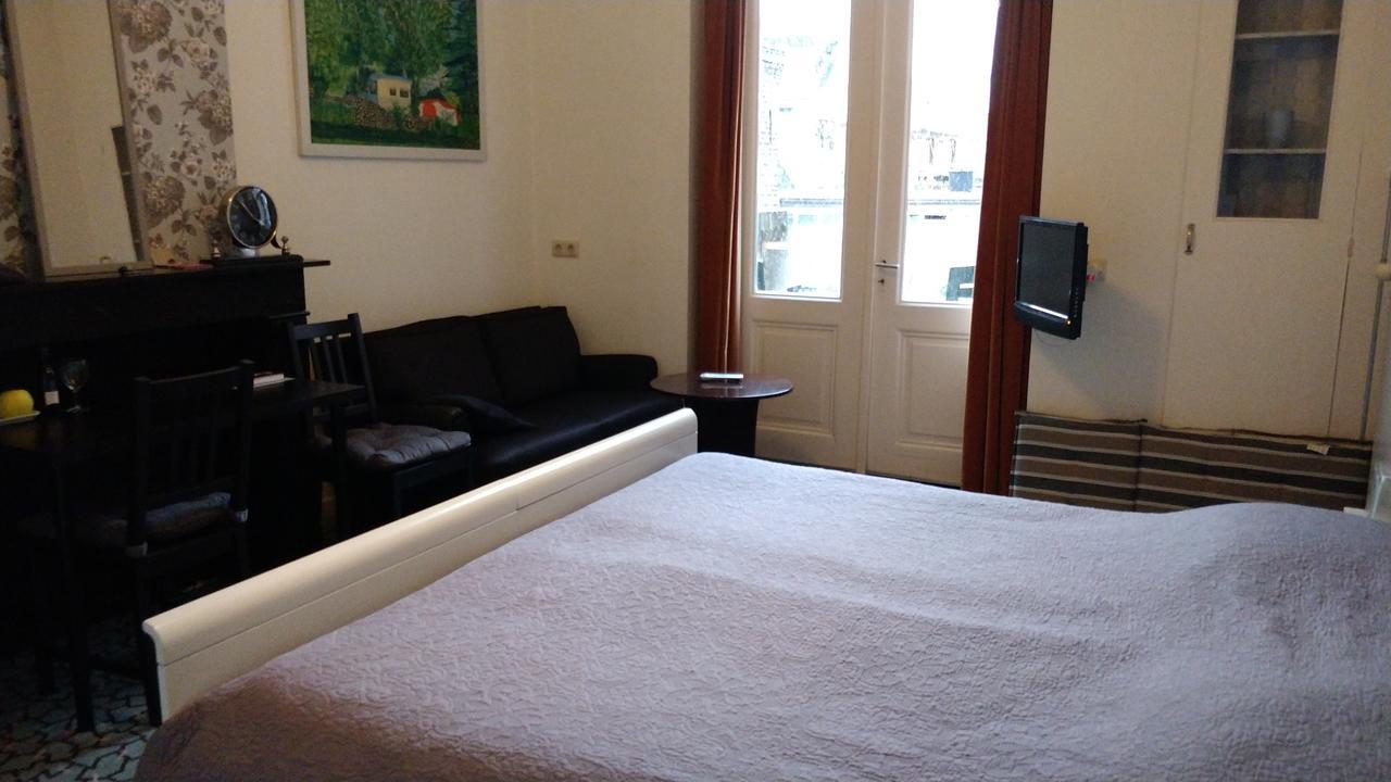 Op De Burg Bed & Breakfast Venlo Bagian luar foto