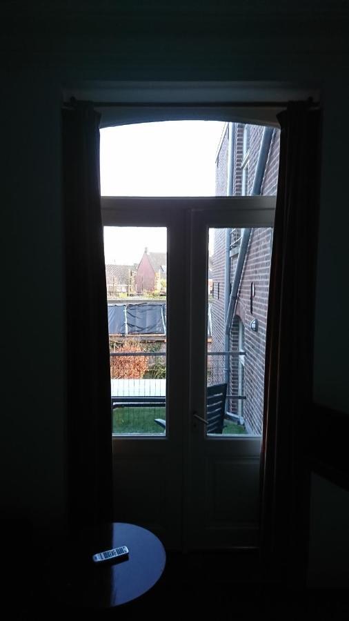 Op De Burg Bed & Breakfast Venlo Bagian luar foto